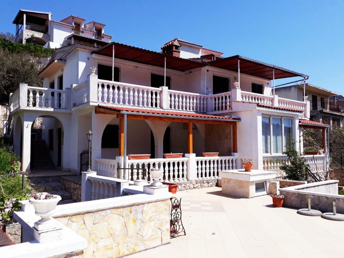 Apartments Carmen Vinisce Exterior photo